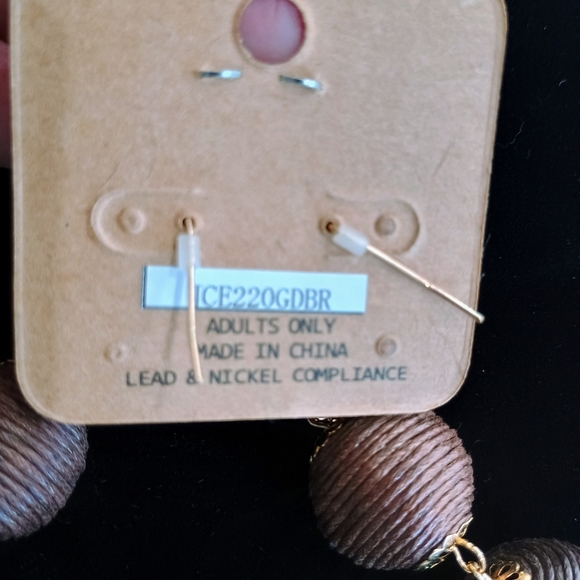 RESELLERS.....Brown and Beige  New Earrings - Picture 3 of 4